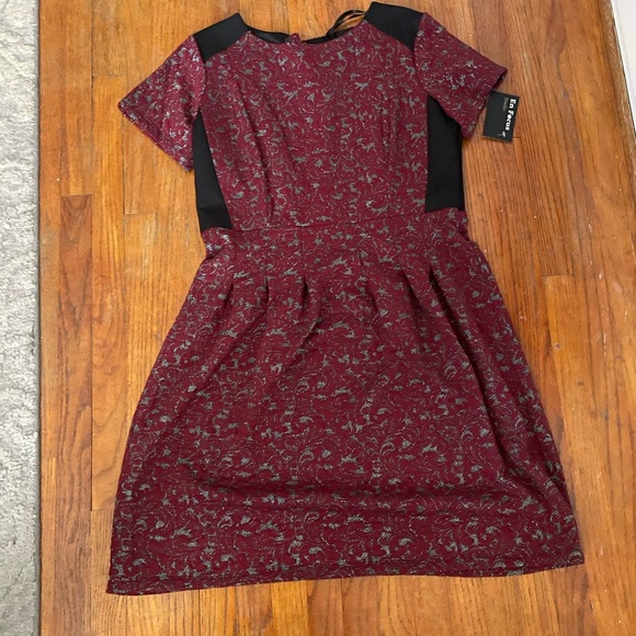 Burgundy En Focus Dress - Picture 1 of 5